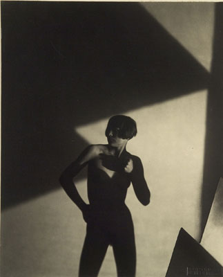Frantisek Drtikol (1883-1961)Akt, 1927, Pigmentdruck, ©  Museum of Decorative Arts in Prague