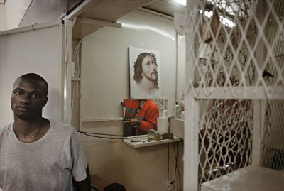 Barber's shop, Hillbrow - Jo'burg series © Guy Tillim, Galery Michael StevensonFondation Henri Cartier-Bresson, Paris, bis 19. April 2009