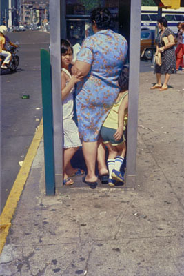 New York, 1988 © Helen Levitt. Courtesy Laurence Miller Gallery, New York