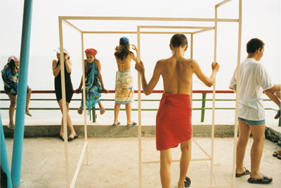 © Claudine Doury. Artek / la plage, juillet 2003.