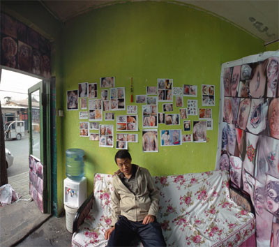 Detail MIAO XIAOCHUN, R17 09/4/11, 2009C-Print, 42 x 160 cm, Ed. 2, 25 x 95 cm, Ed. 4Zoom