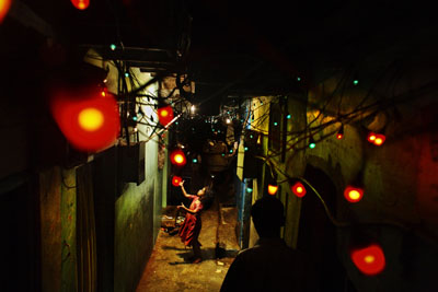 ©  Jonas Bendiksen/Magnum Photos/Agentur Focus . Wedding Lights, Dharavi, Mumbai . 2006