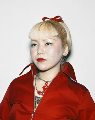 Oliver Sieberaus der Serie J_SUBS, Osaka/Tokyo 200666 Portraits, 27 x 32 cm, C-Prints, gerahmt, Auflage 8+II