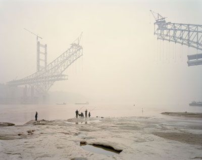 Nadav Kander: "Chongqing XI"(2007) C-Print. 75cm x 100cm - Edition of 5; 100cm x 125cm - Edition of 5; 120cm x 150cm - Edition of 3.