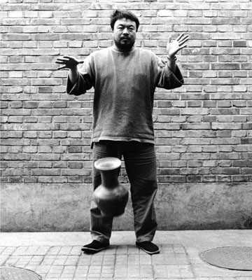 Ai WeiweiDropping a Han-Dynasty Urn (Eine Urne aus der Han-Dynastie fallenlassen), 1995Triptychon© Ai Weiwei