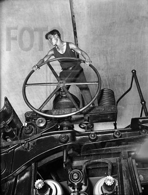Arkadiy Shaykhet. Young Communist at the wheel of papermaking machine. Balakhna, 1929