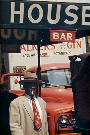Saul Leiter, Harlem, 1960. © Saul Leiter, Collection Howard Greenberg Gallery, New York.