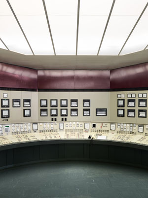 Salle de commande-Nord, 2010C-Print, Diasec, gerahmt / 120x154 cm6+2AP