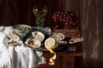 Paulette TAVORMINAOysters, d’après Willem Claesz Heda, 2010Tirage jet d'encre Archival sur papier Hahnemühle20 x 25 cm / Edition de 20 40 x 50 cm / Edition de 15 50 x 75 cm / Edition de 7 80 x 120 cm / Edition de 5