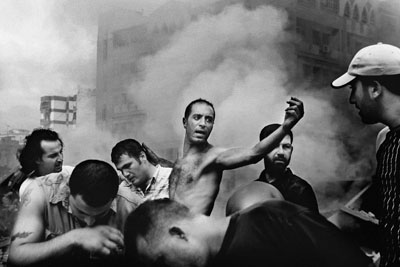 Civilians dig through debris for survivors just moments after an Israeli air strike destroyed several buildings in Beirut. Lebanon 2006.© Paolo Pellegrin / Magnum Photos