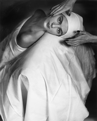 Horst, Horst P.1906 Weißenfels on the Saale - 1999 Long Island/New York"Advertisement with Carmen". New York 1946. Later gelatin silver print.