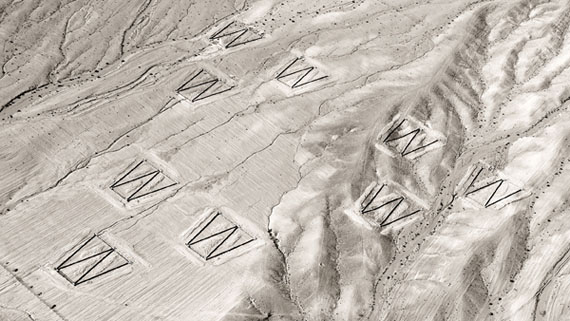 Jananne Al-Ani, Aerial IV, extrait du film Shadow Sites II, 2011© Jananne Al-Ani, Courtesy of the artist