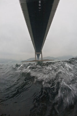 Andreas M&uuml;ller-Pohle: Hong Kong Waters. New Territories. Ma Wan, 2009. C-Print auf Dibond hinter Acryl. 90 x 130 cm, Edition 5+2 AP