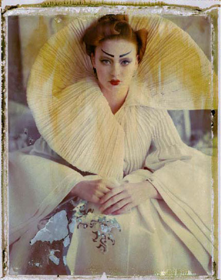 La fille en pl&acirc;tre IV (version 1), Dior by John Galliano, Les ateliers du Style, Paris, 2009 &copy; Cathleen Naundorf