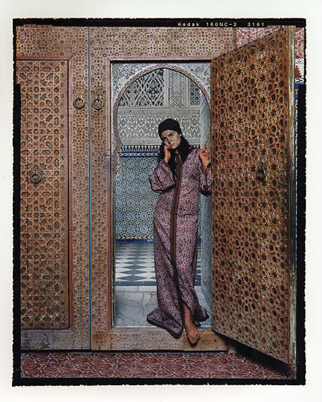 Harem #4, 2009 © Lalla Essaydi/Courtesy Edwynn Houk Gallery, New York.