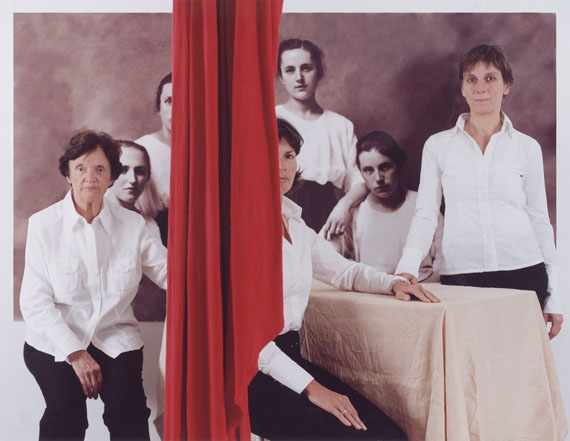 Katharina Mayer: Familie H., 110 x 140 cm, c-print, Diasec, 2006