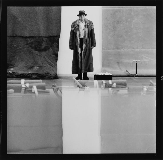 Lothar Wolleh: Joseph Beuys im Moderna Museet, Stockholm, Januar 1971© 2012 Oliver Wolleh©  VG Bild-Kunst, Bonn 2012