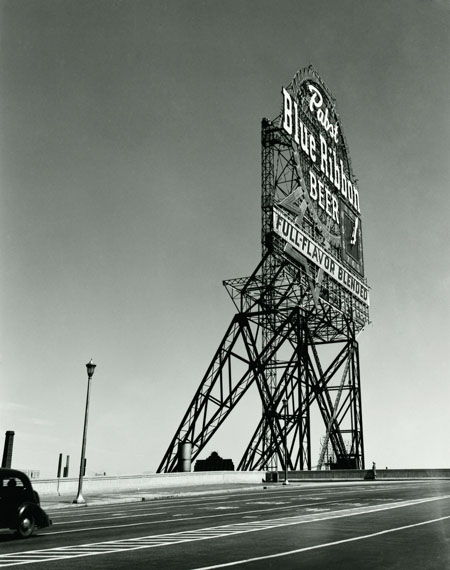 Walker Evans: Pabst Blue Ribbon Sign, Chicago, Illinois, 1946 © Walker Evans Archive, The Metropolitan Museum of Art